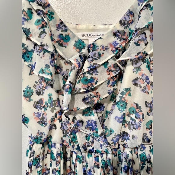 BCBGeneration White Floral Pleated Mini Dress - XS - Picture 3 of 6